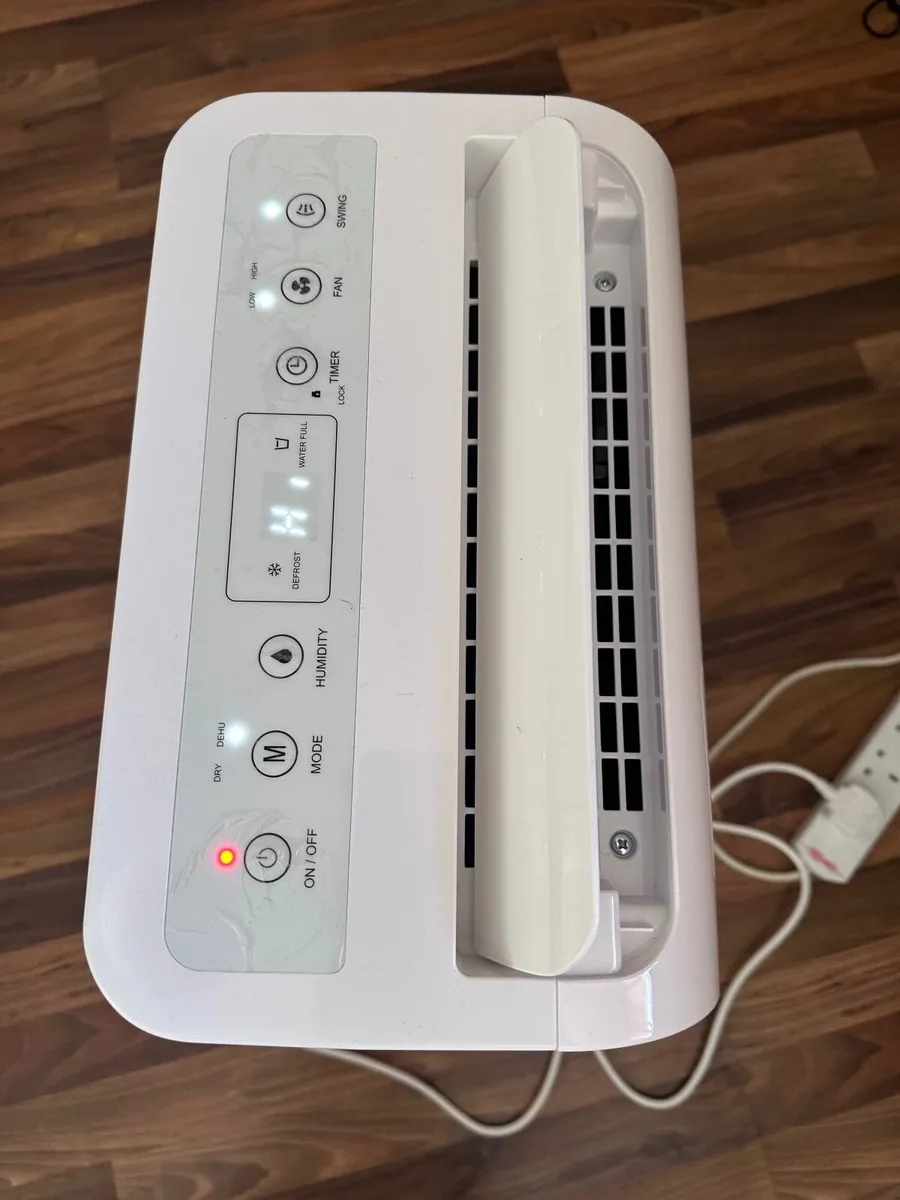 LOGIK L20DH24 Dehumidifier (White) – Like New - Image 1