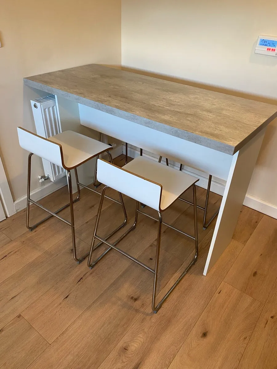 Breakfast bar - Image 1