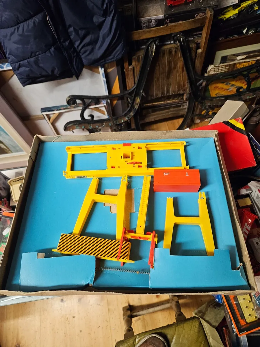 Hornby OO Gauge Container Terminal - Image 2