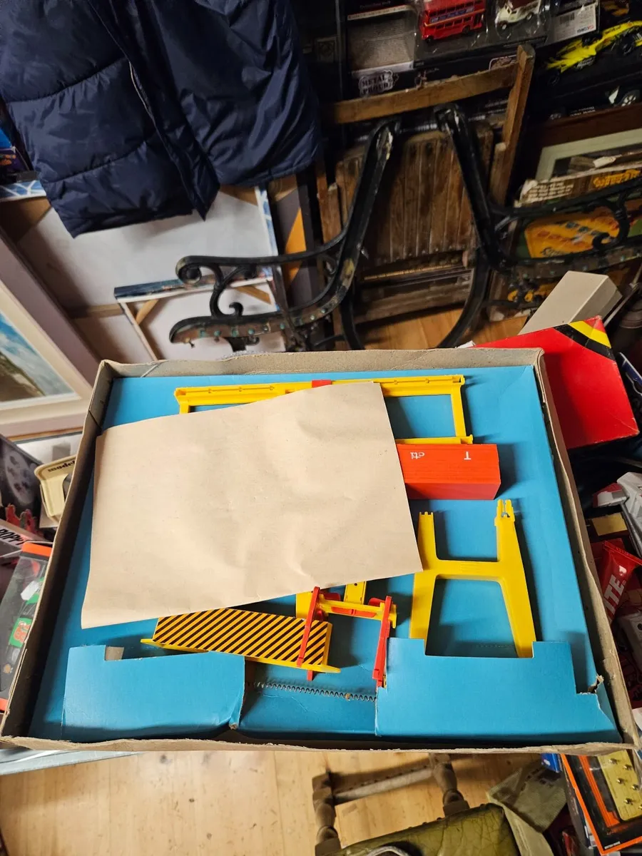 Hornby OO Gauge Container Terminal - Image 3