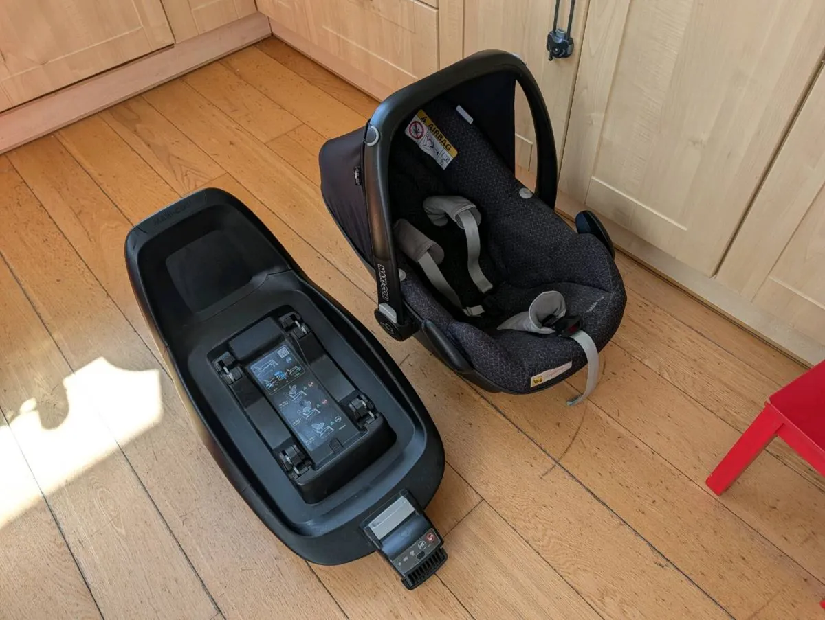 Maxi Cosi and two way fix base