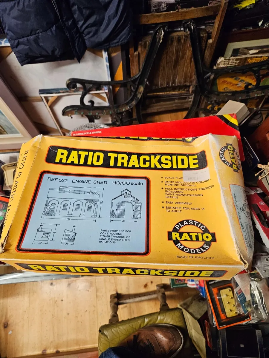 Hornby Ratio OO Gauge Engine Shed - Image 2