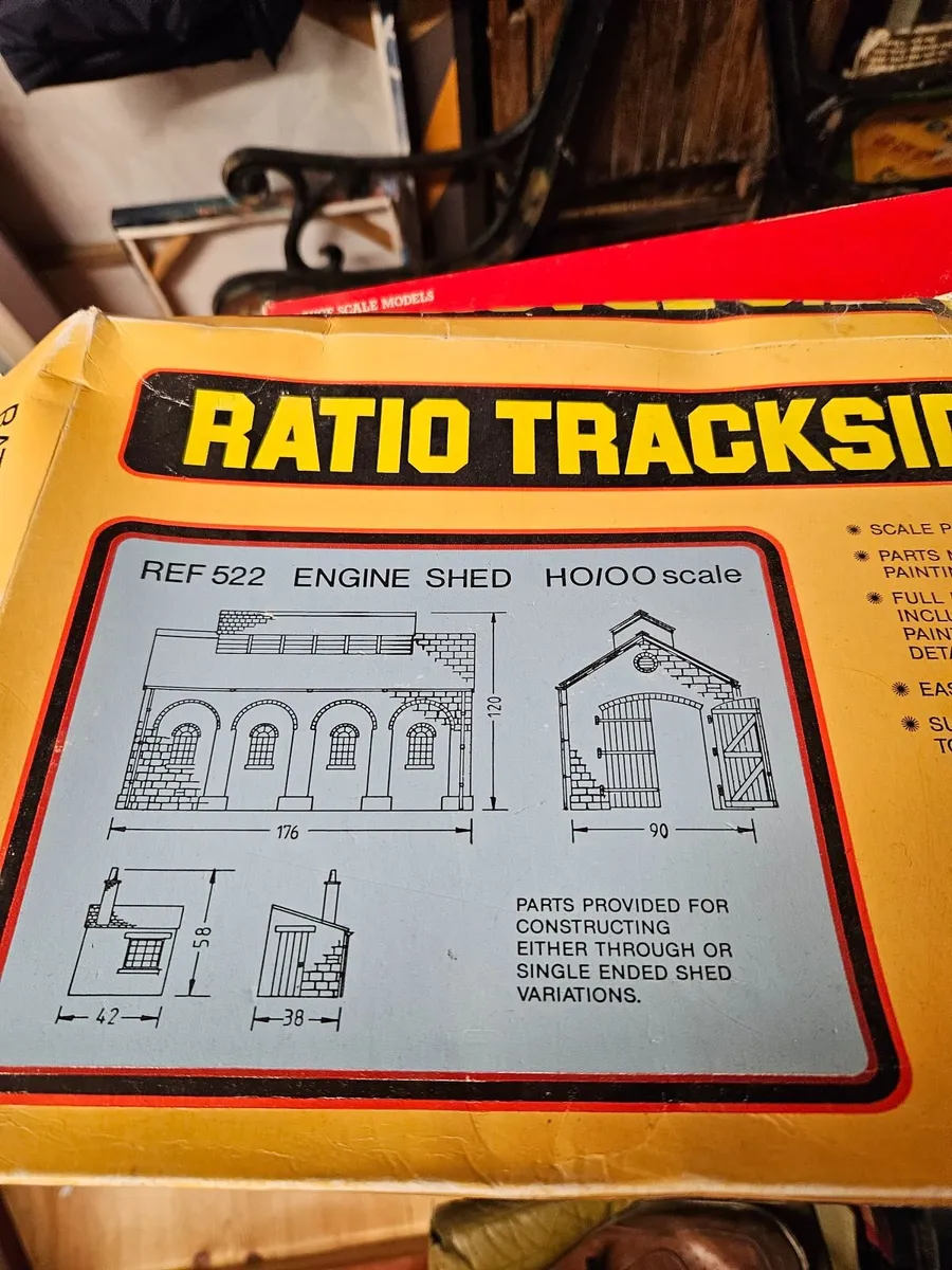Hornby Ratio OO Gauge Engine Shed - Image 4