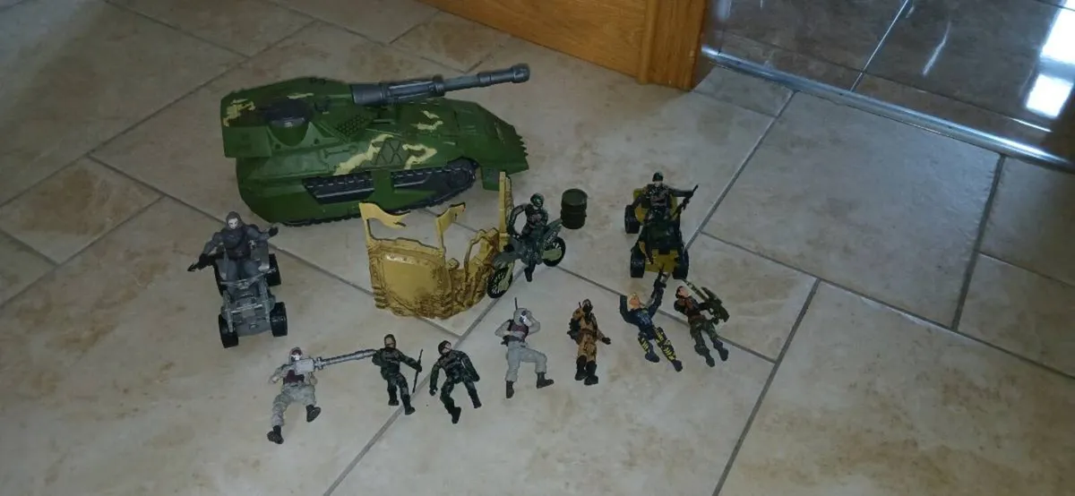 Army toys - Image 1