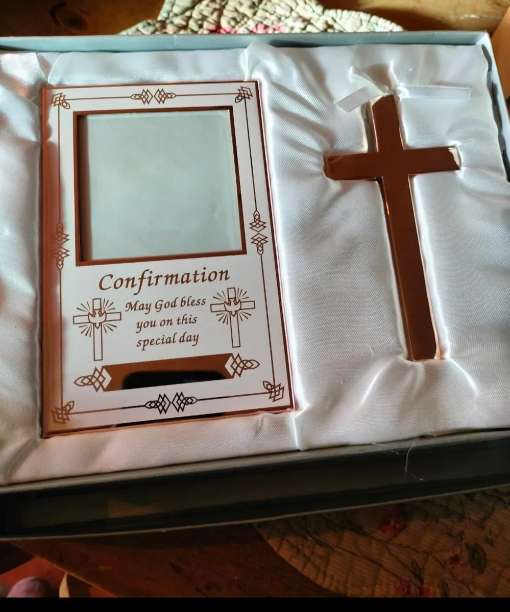 Confirmation set with frame and cross, new in box. - Image 3