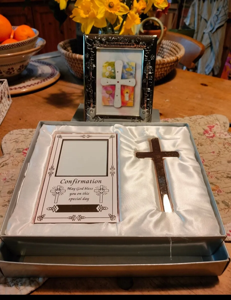Confirmation set with frame and cross, new in box. - Image 4