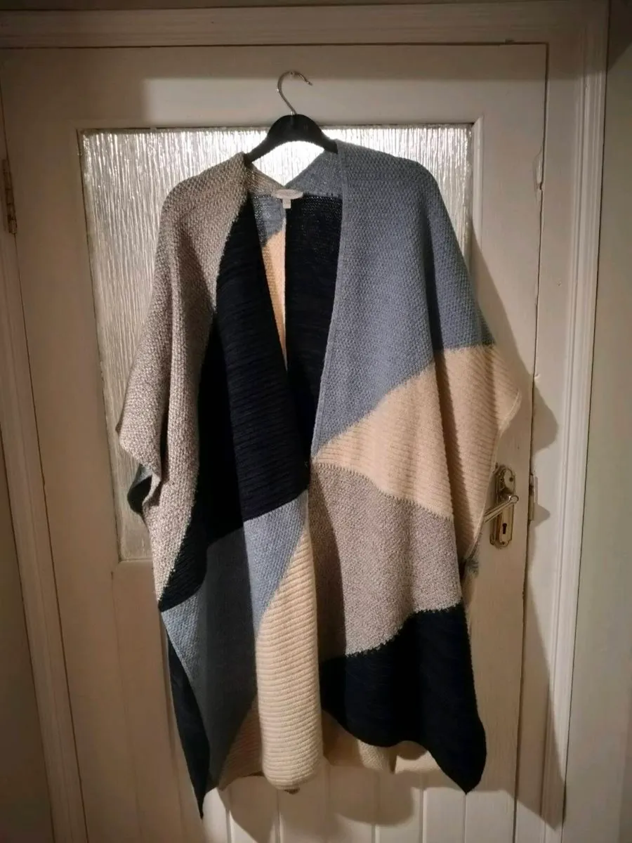 Monsoon Colourblock Knit Poncho. The design featur - Image 3