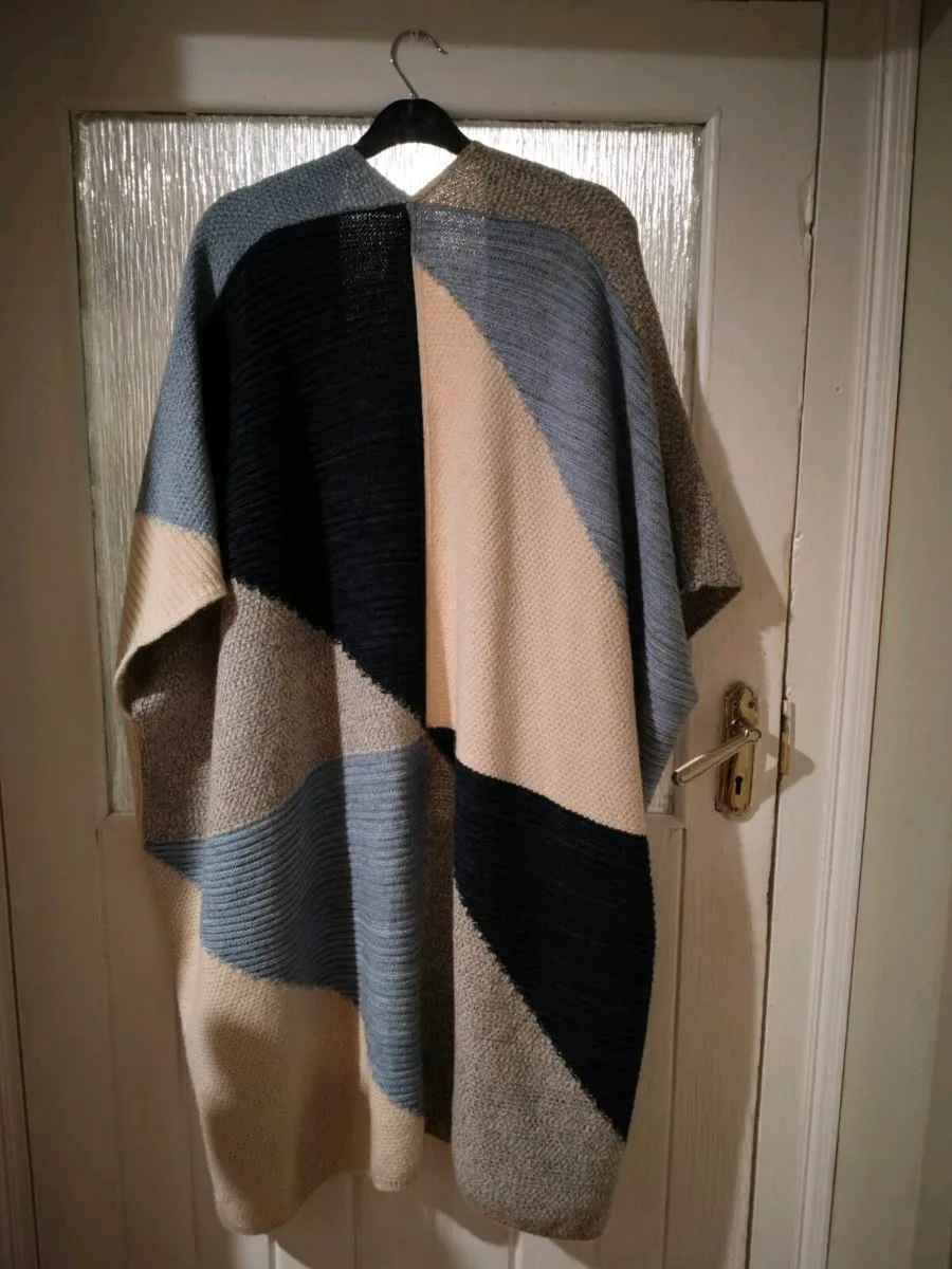 Monsoon Colourblock Knit Poncho. The design featur - Image 4