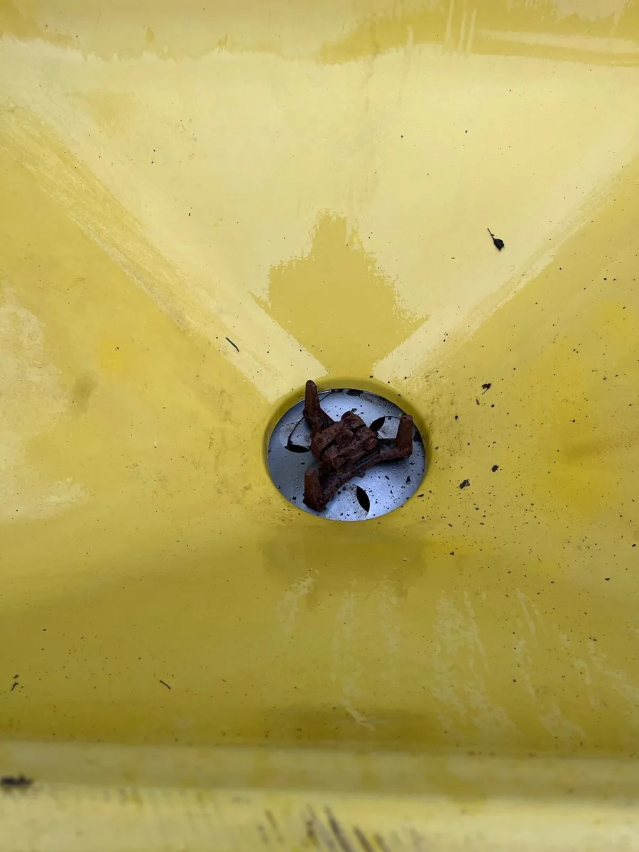 Fertiliser spreader - Image 2