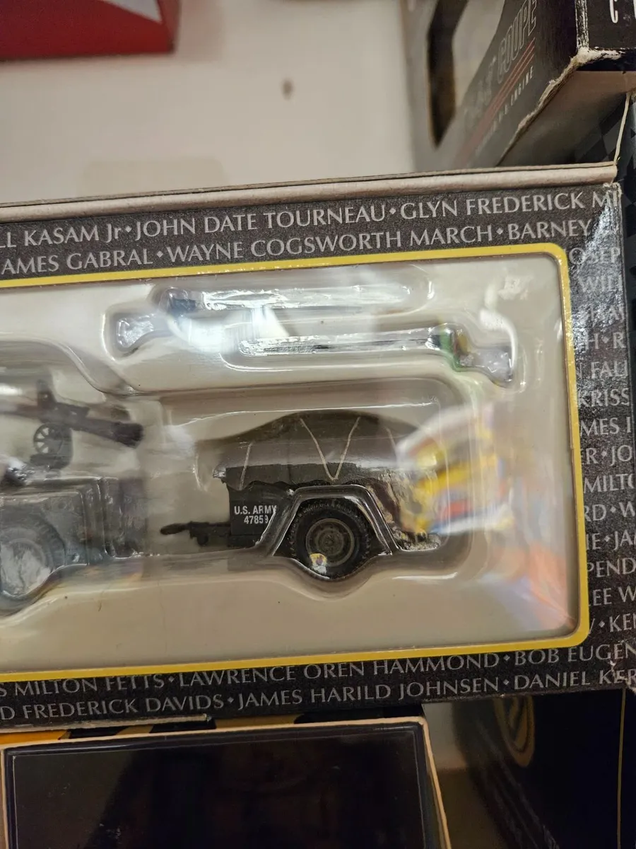 Corgi American Vietnam War Jeep and Trailer - Image 2