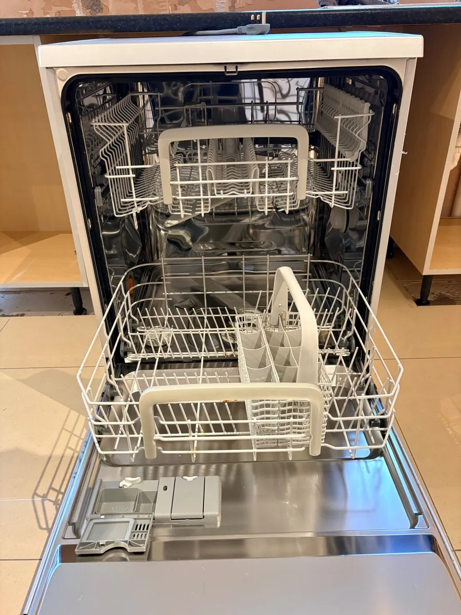 Dishwasher - Image 2