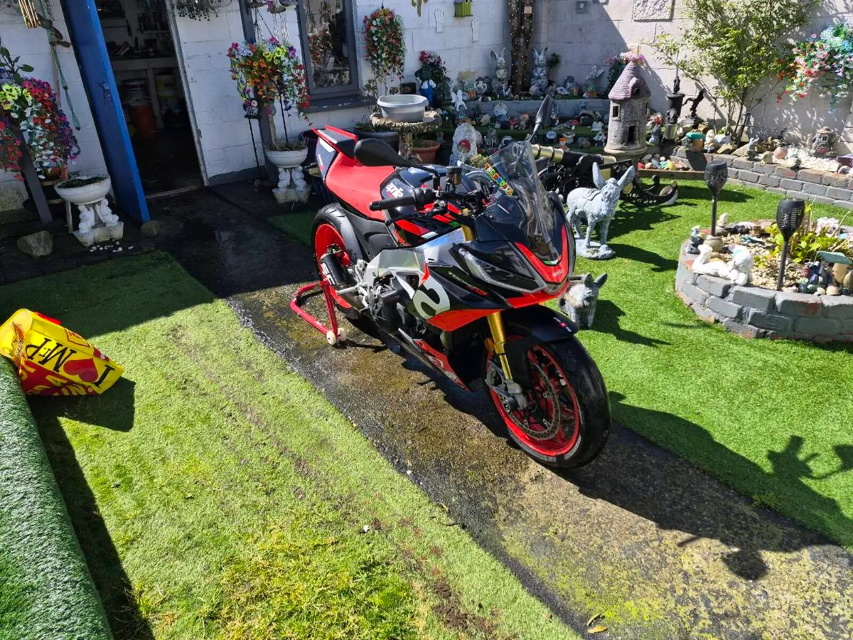 Aprilia Tuono V4 Factory - Image 2