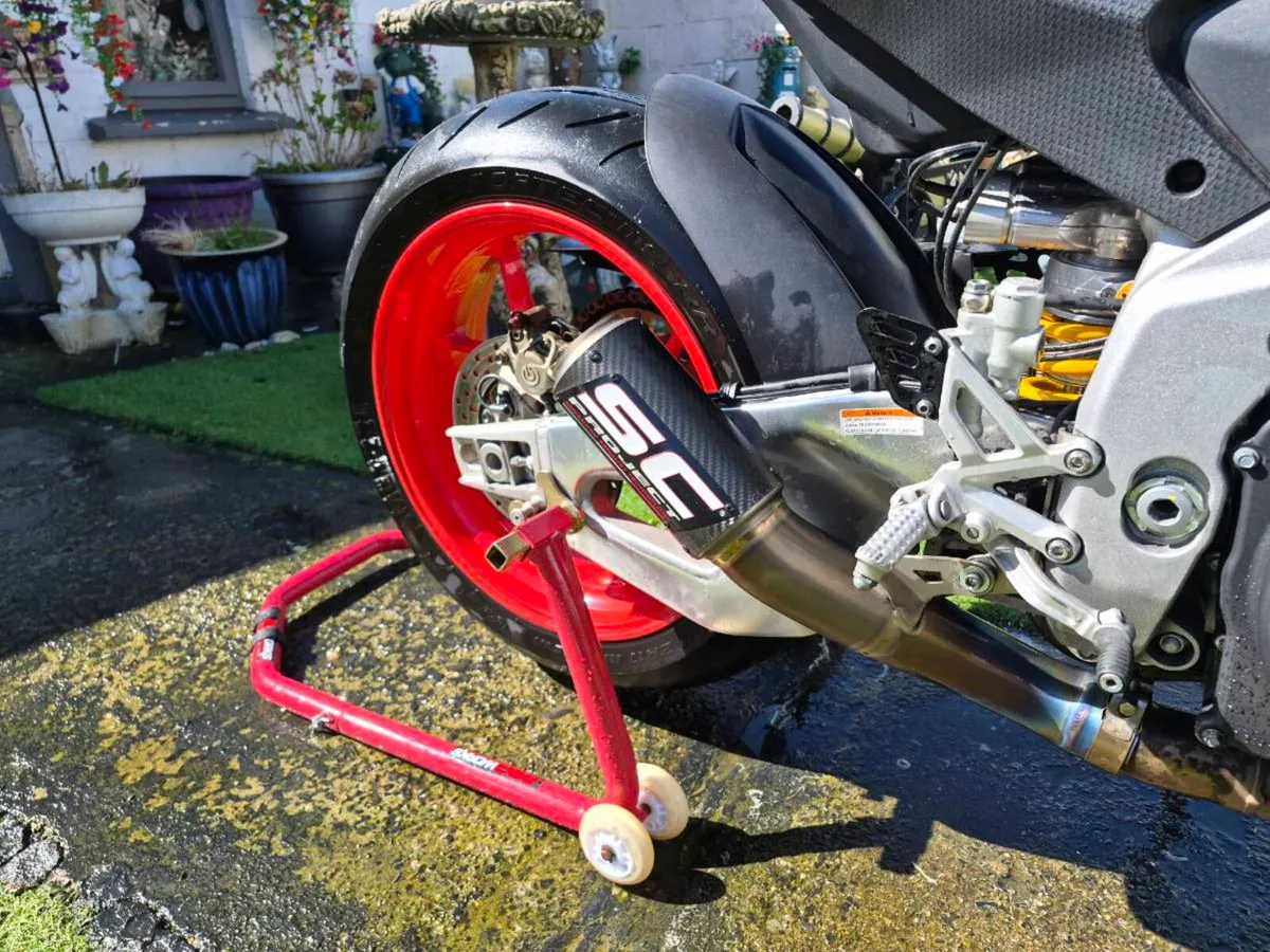 Aprilia Tuono V4 Factory - Image 3