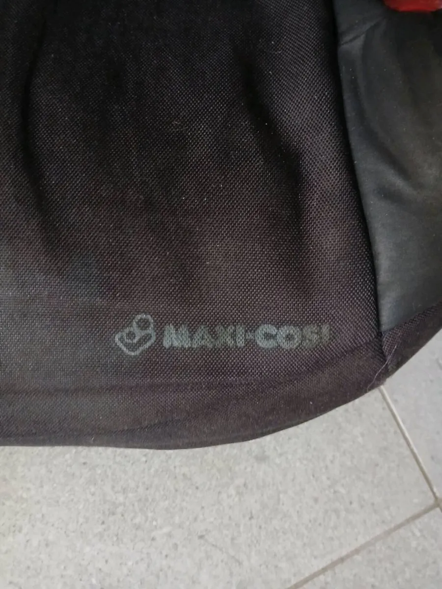 Child's Car Seat - Image 4