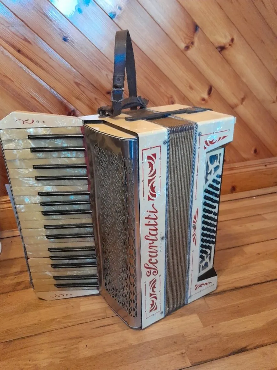 Piano Accordian - Image 1