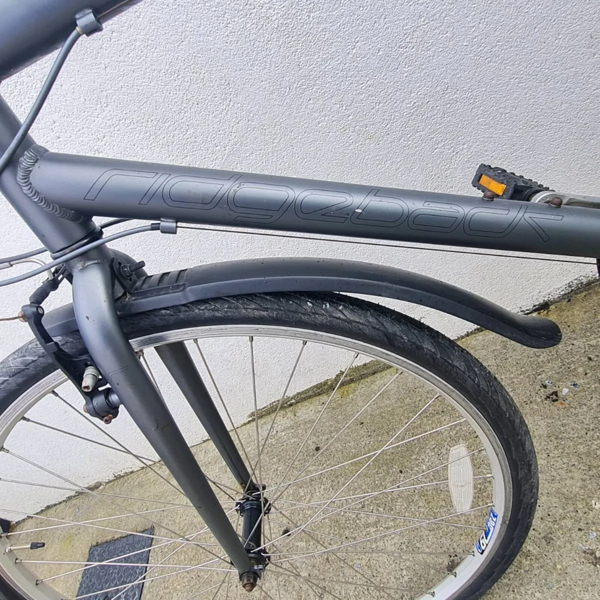 Ridgeback hybrid bicycle - Image 2