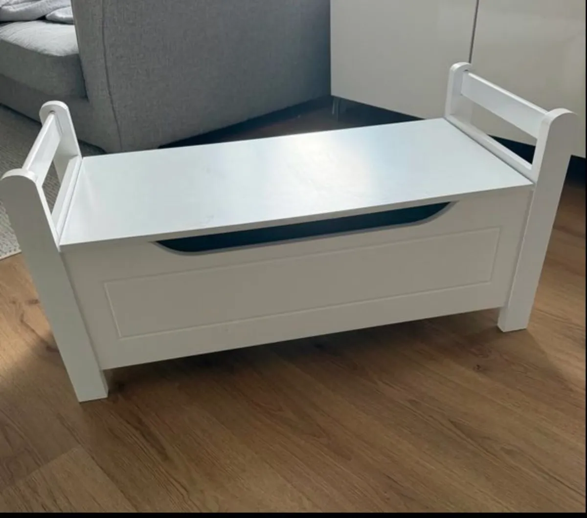 Kids toy chest - Image 1