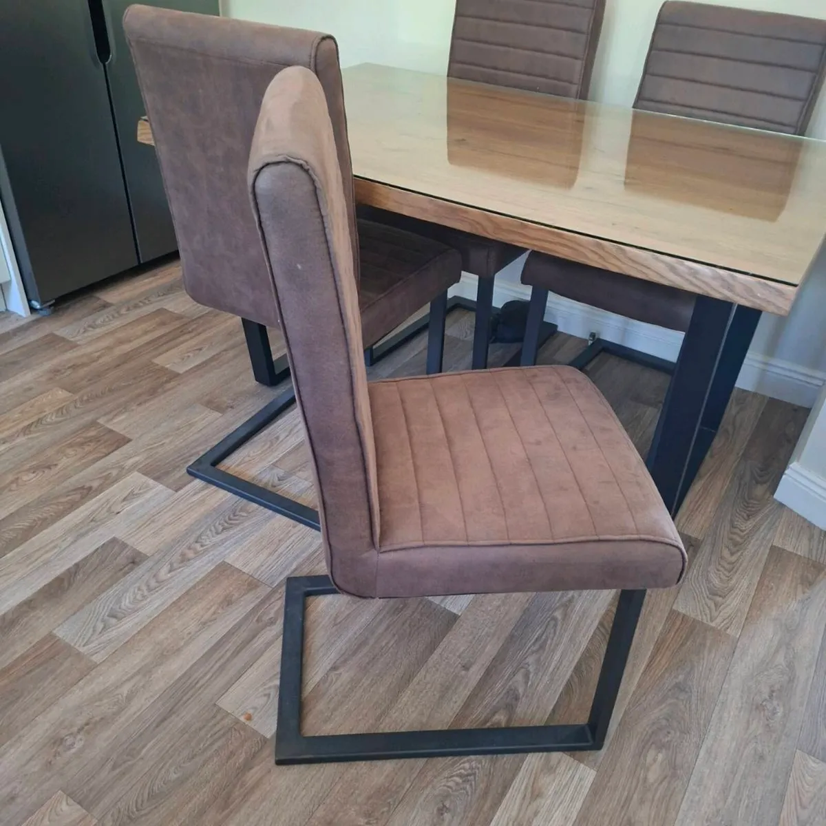 Kitchen table and 4 chairs - Image 1