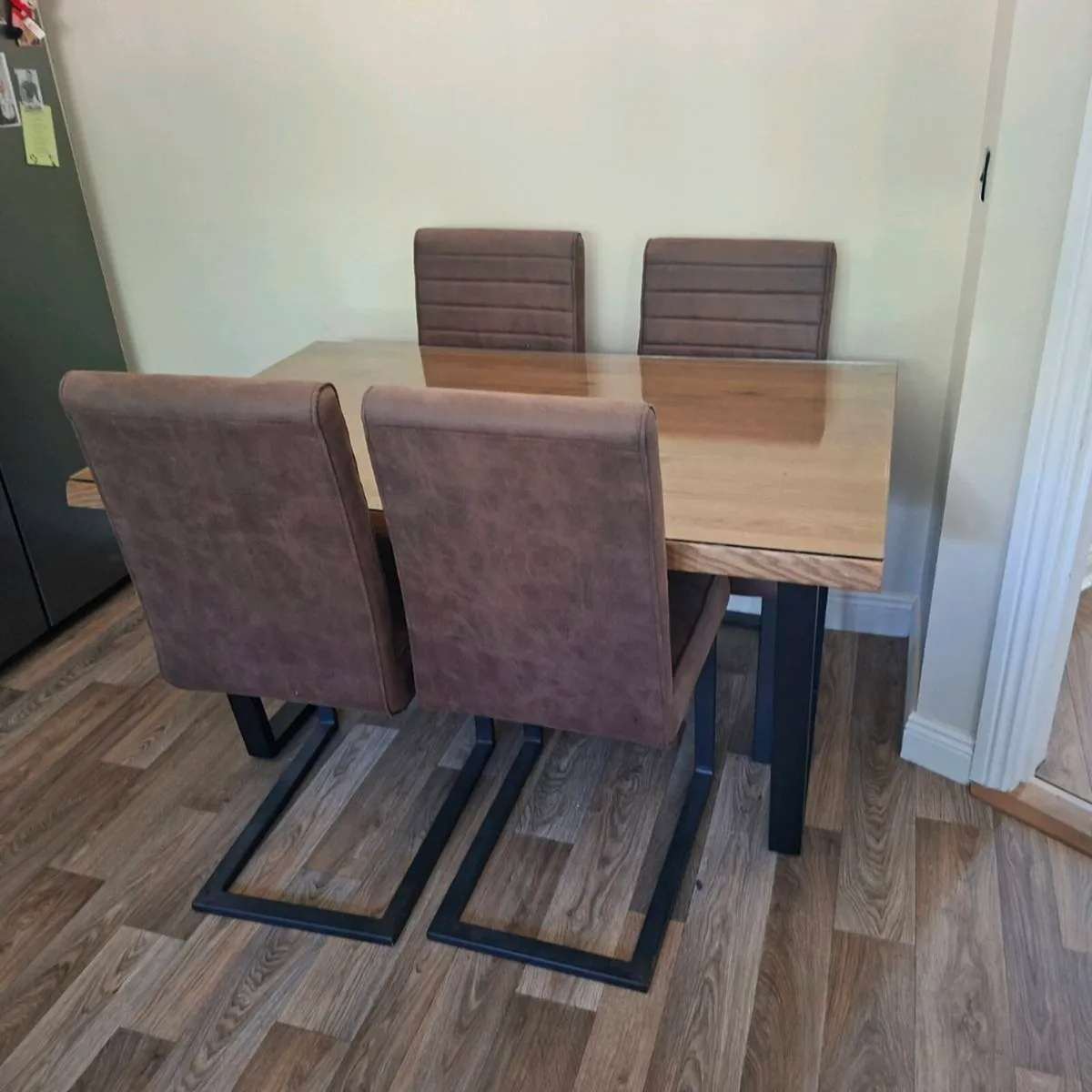 Kitchen table and 4 chairs - Image 3