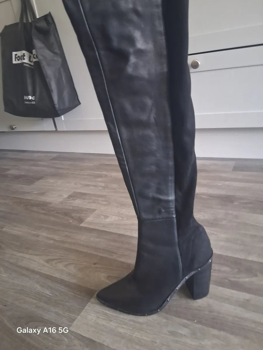 Over kneew shoe - Image 2