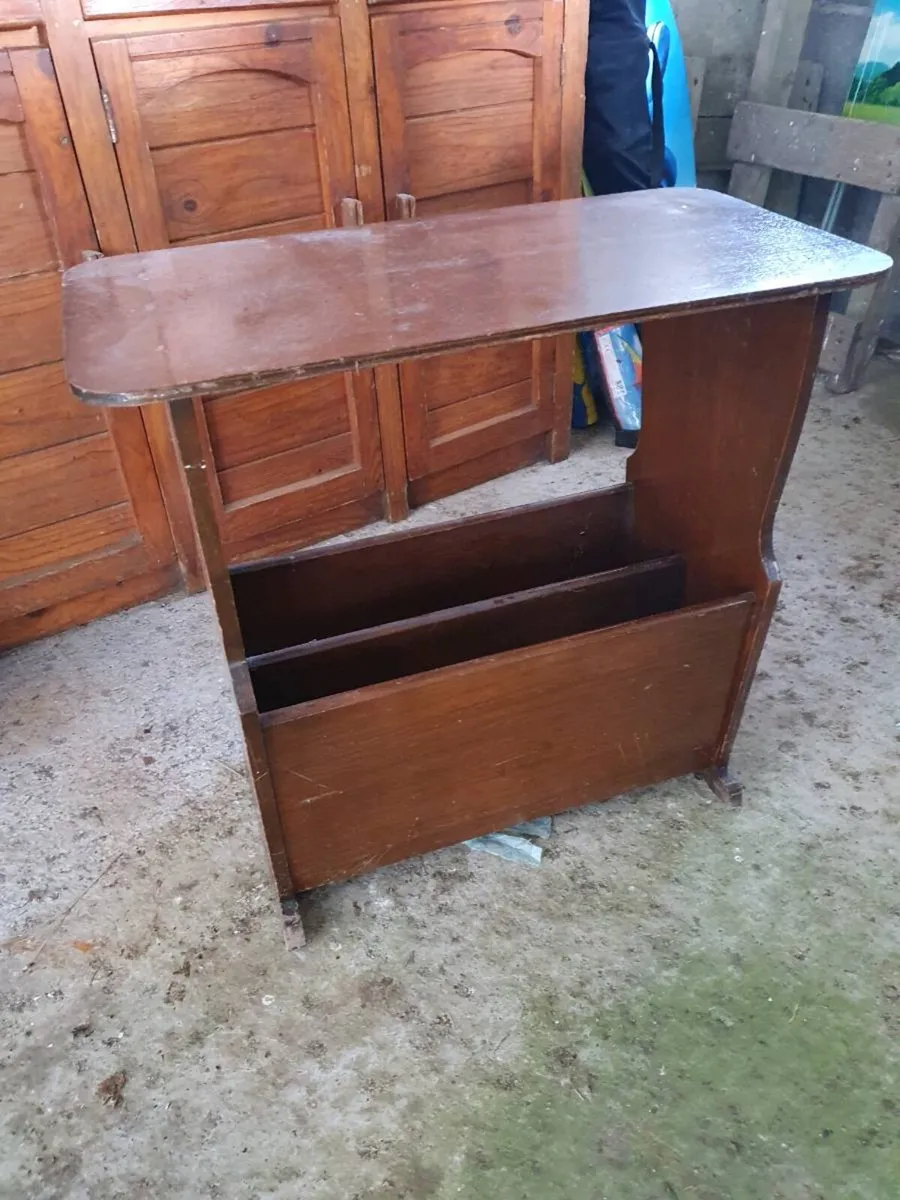 Vintage Table magazine rack - Image 1