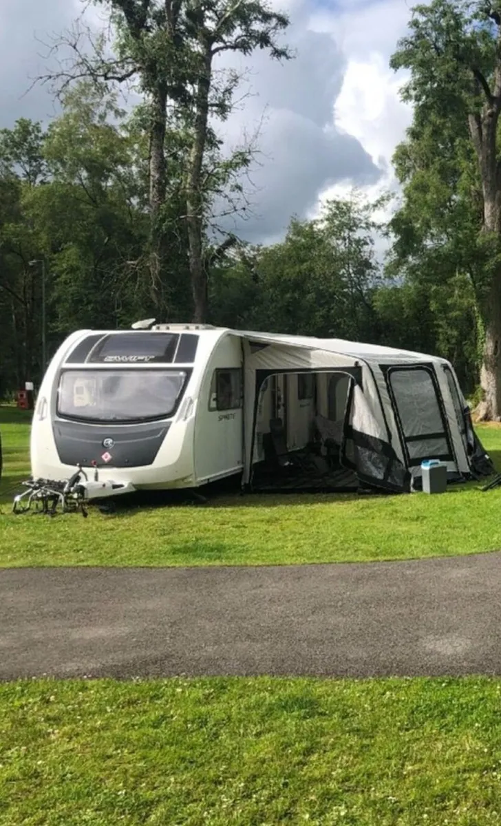 Swift 6 Berth Single Axle Air Awning Motor Movers - Image 3