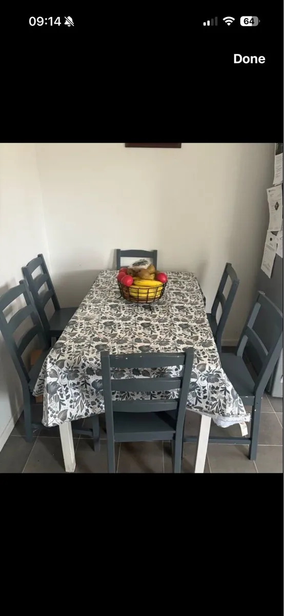 Kitchen table and chairs - Image 1