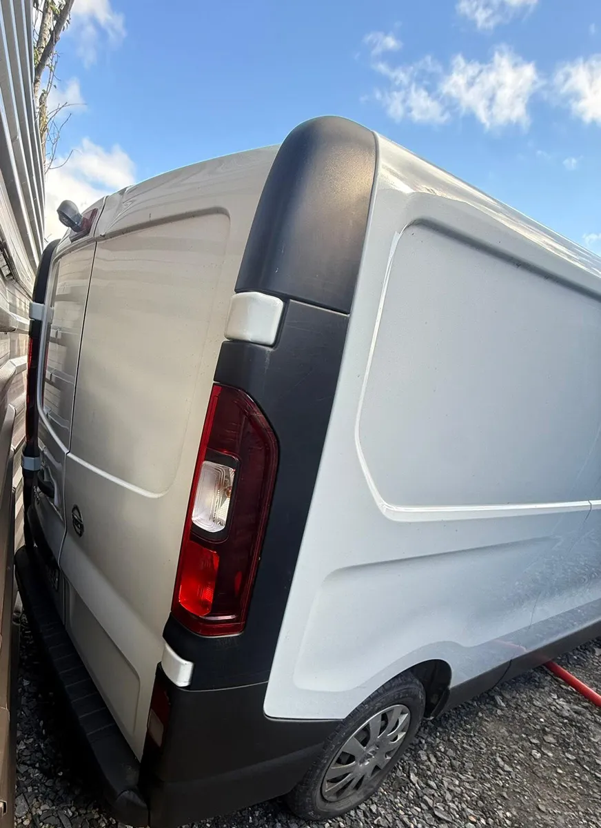 Nissan Nv300 2022 160 Kmh - Image 3