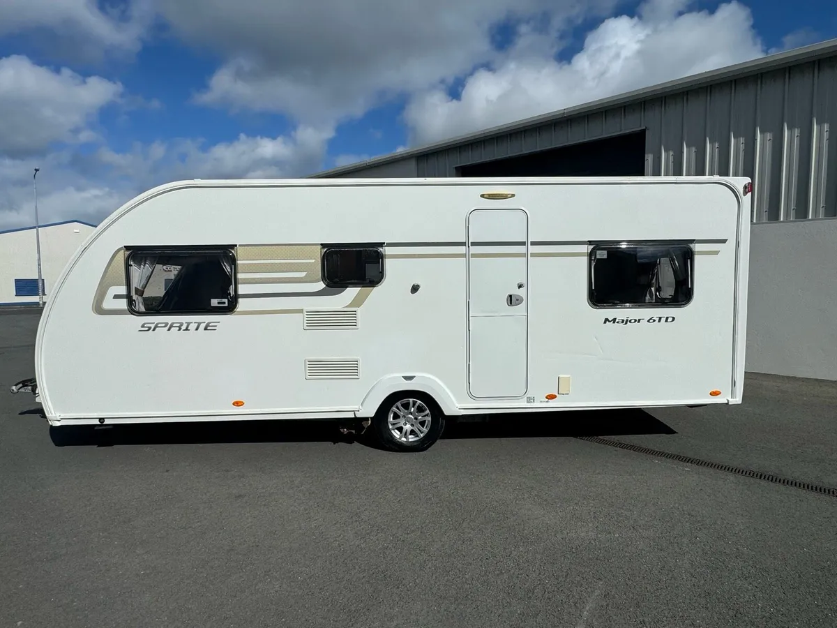 Swift 6 Berth Single Axle Air Awning Motor Movers - Image 4