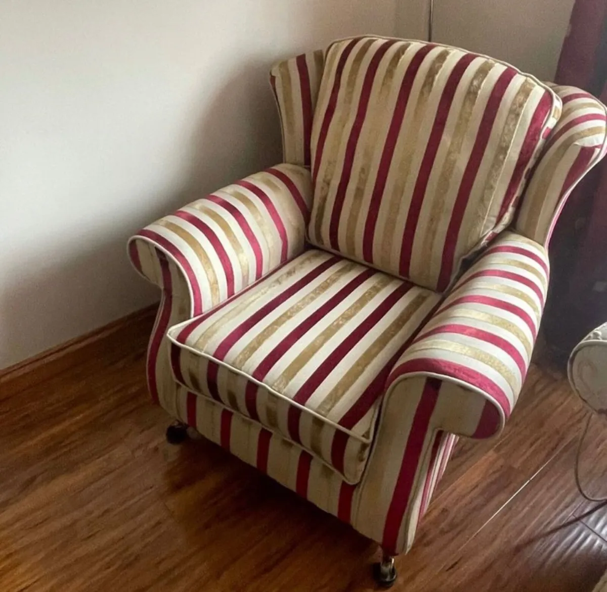 Sofa & 2 Armchairs - Image 4