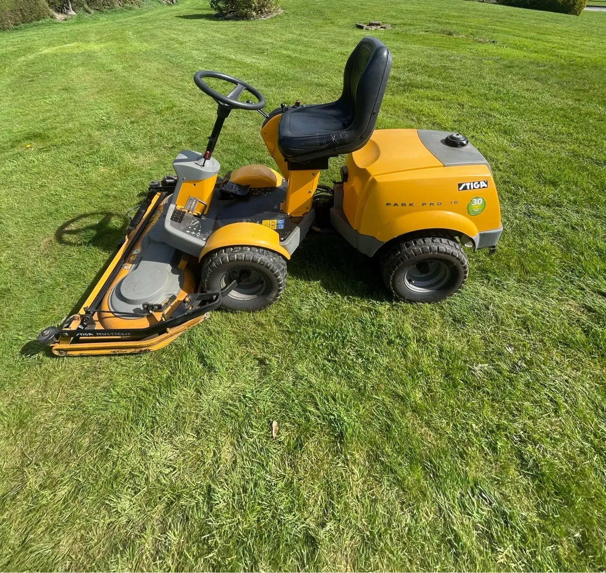 Ride on lawnmower - Image 3