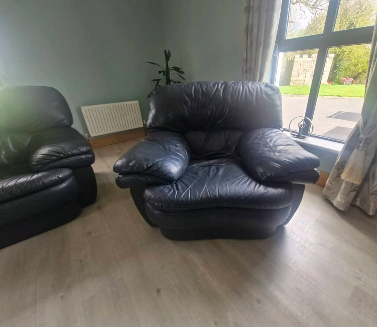 Three piece suite - Image 2