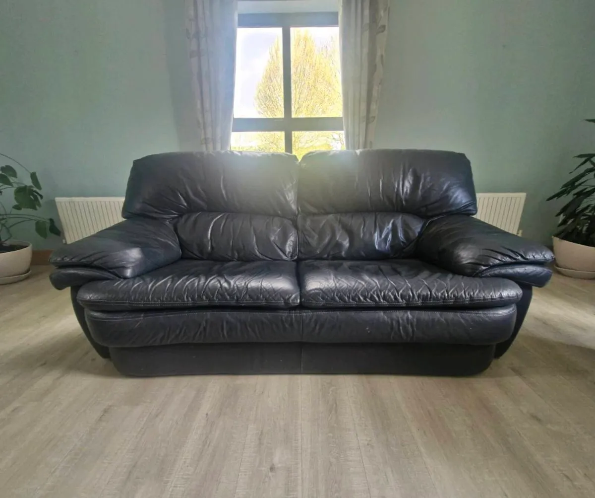 Three piece suite - Image 3