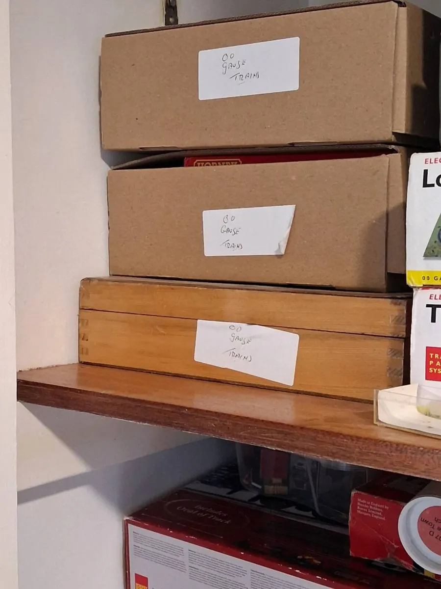 LARGE COLLECTION OF MODELTRAINS - Image 2