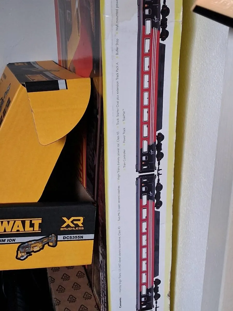 LARGE COLLECTION OF MODEL TRAINS - Image 3