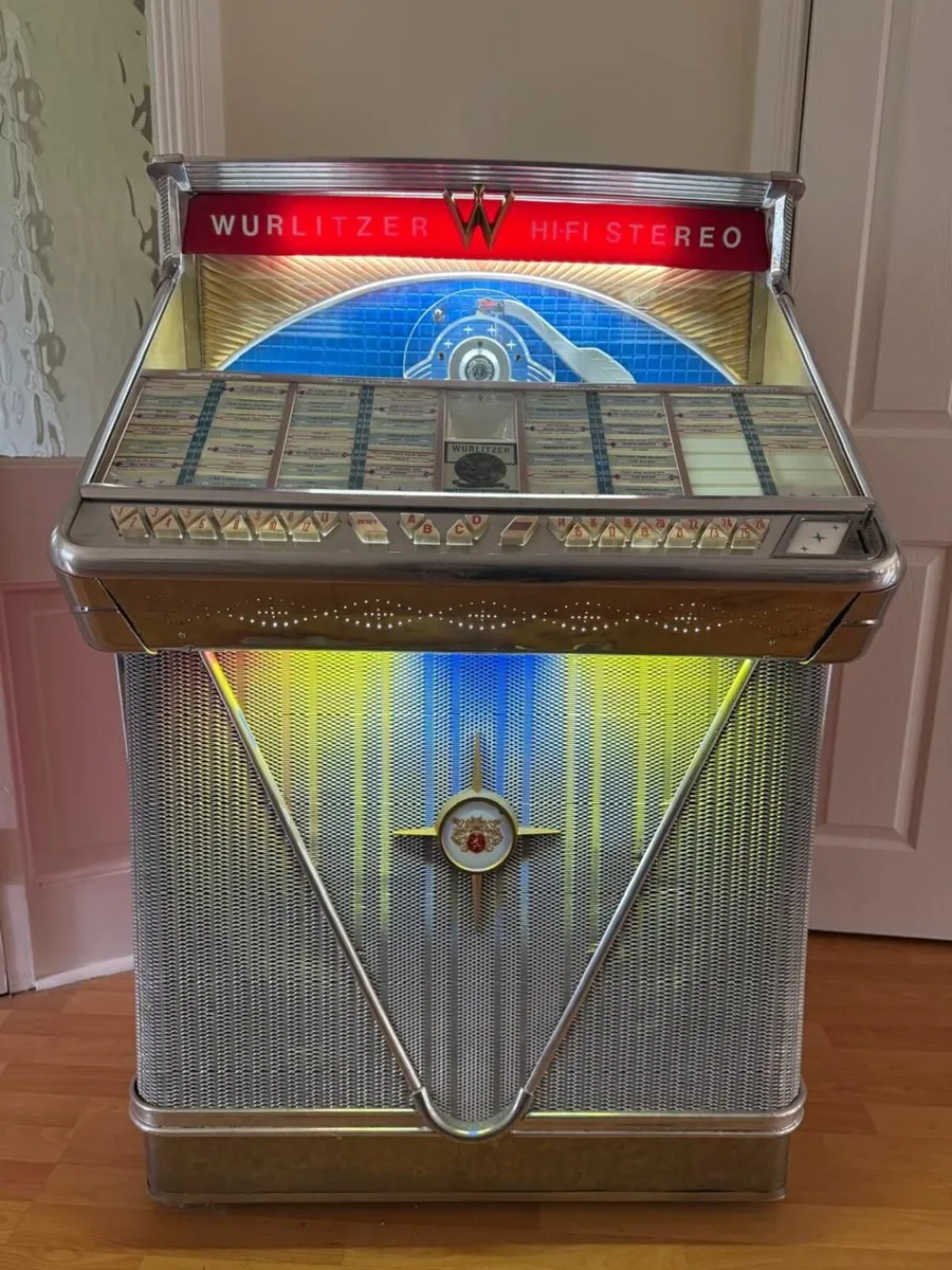 JukeBox Wurlitzer 2410 1960 Fully Functional!! - Image 1