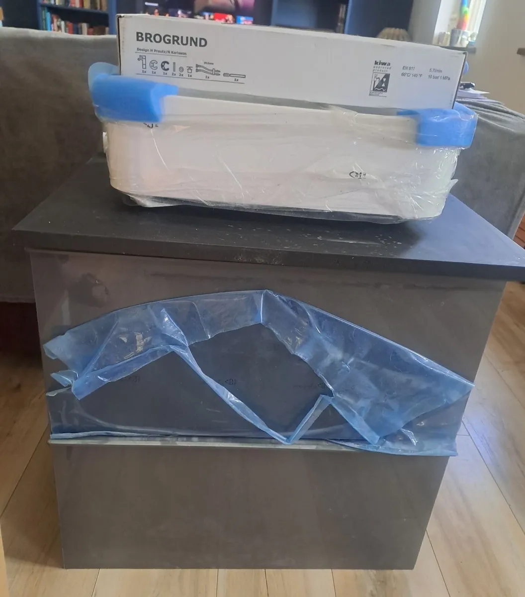 Bathroom sink cabinet - Image 1