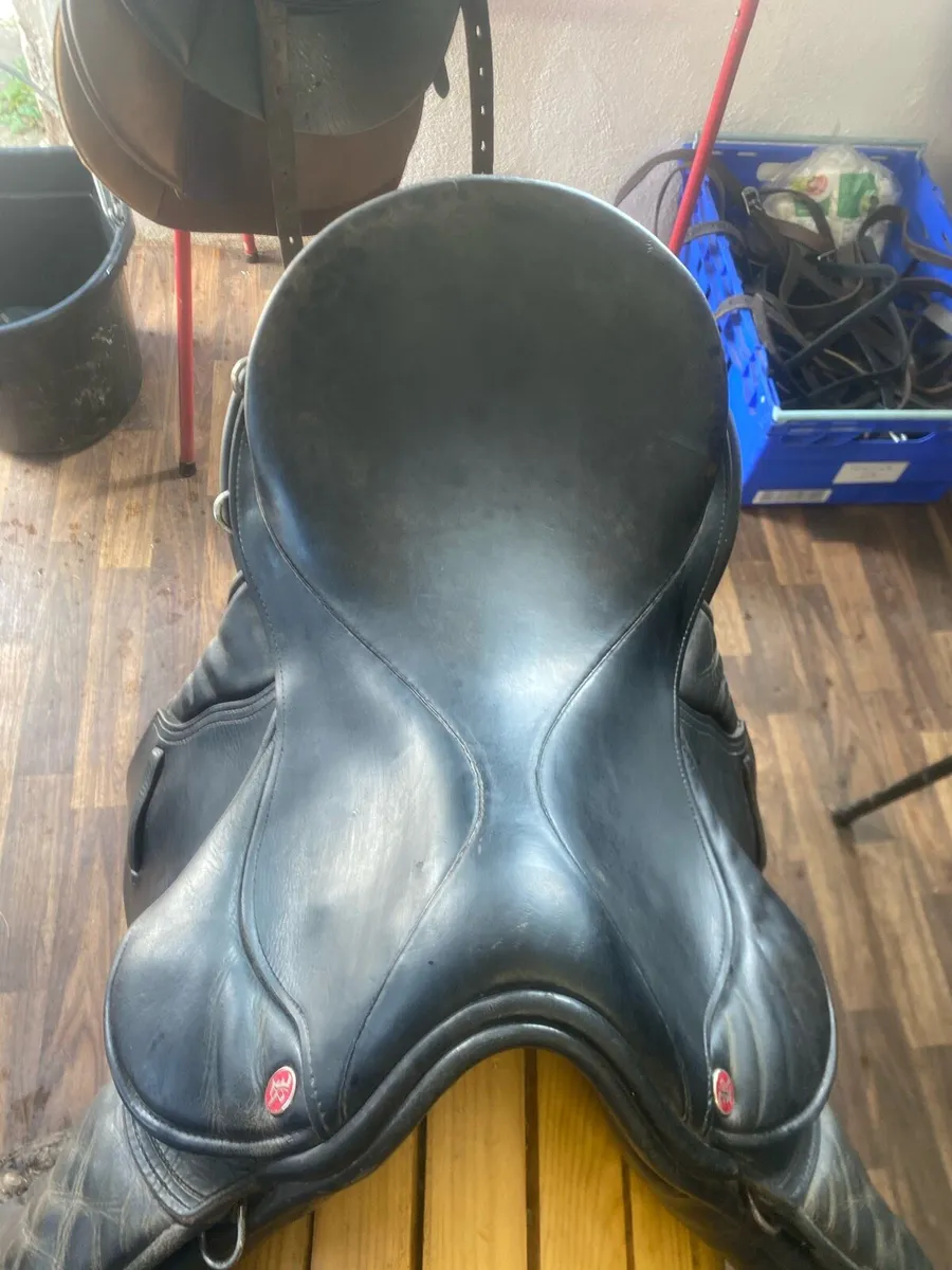 Kings black leather 17” narrow saddle - Image 3