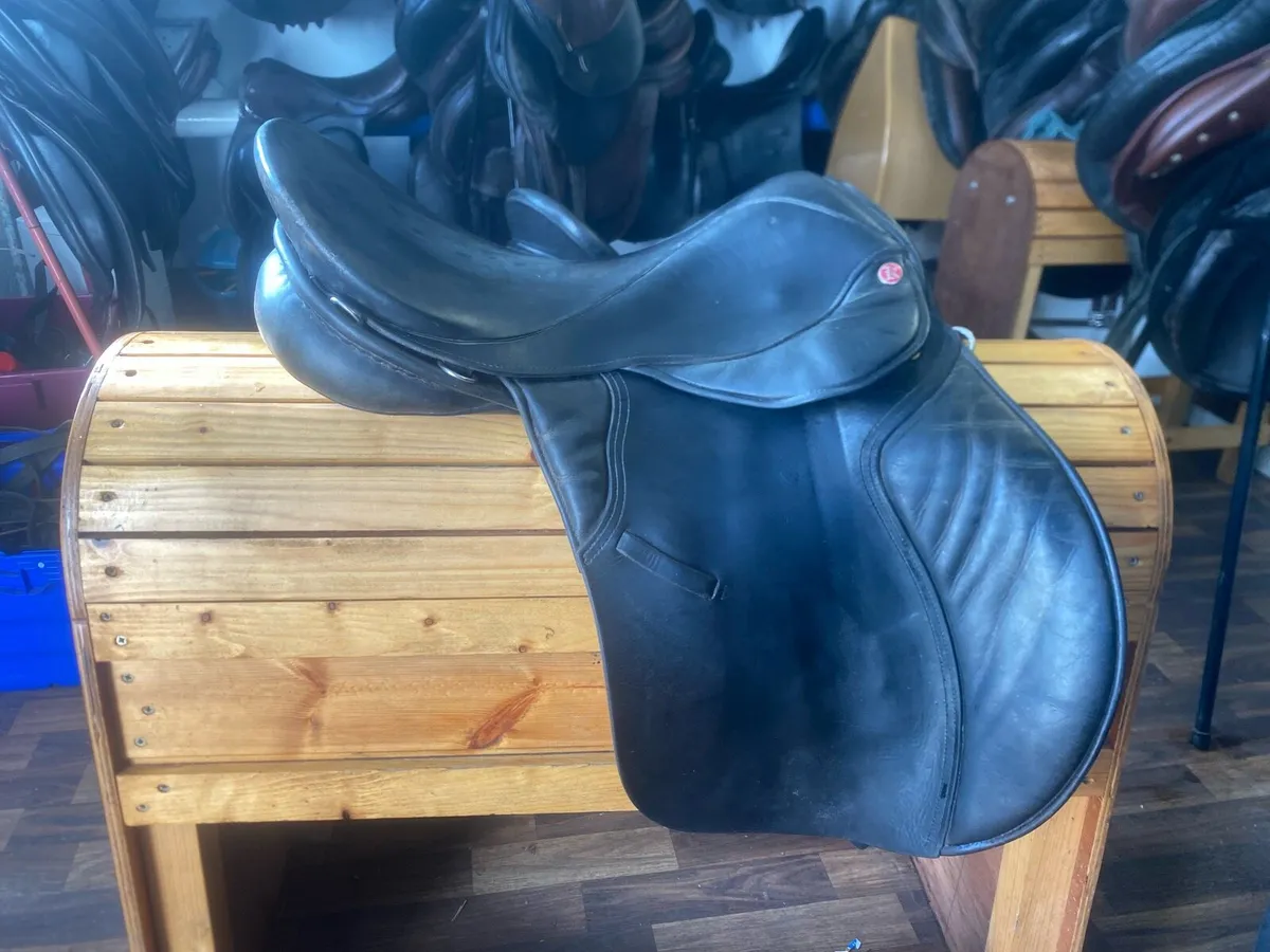Kings black leather 17” narrow saddle - Image 1