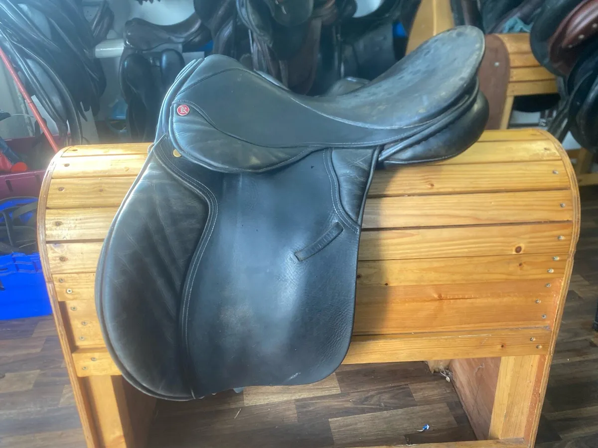 Kings black leather 17” narrow saddle - Image 2
