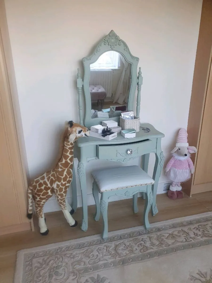Dressing table - Image 1