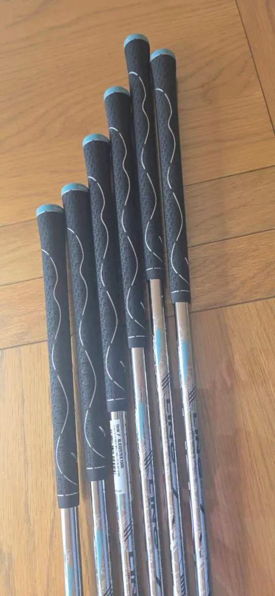 Brand New Callaway Reva Ladies graphite irons - Image 4