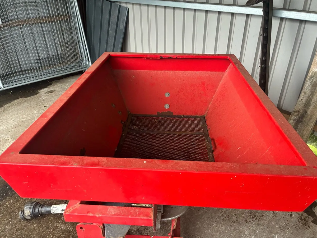 Fertiliser spreader - Image 2