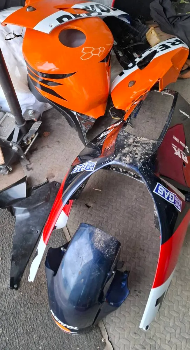 Honda CBR 1000 RR Fireblade project/breaking - Image 2