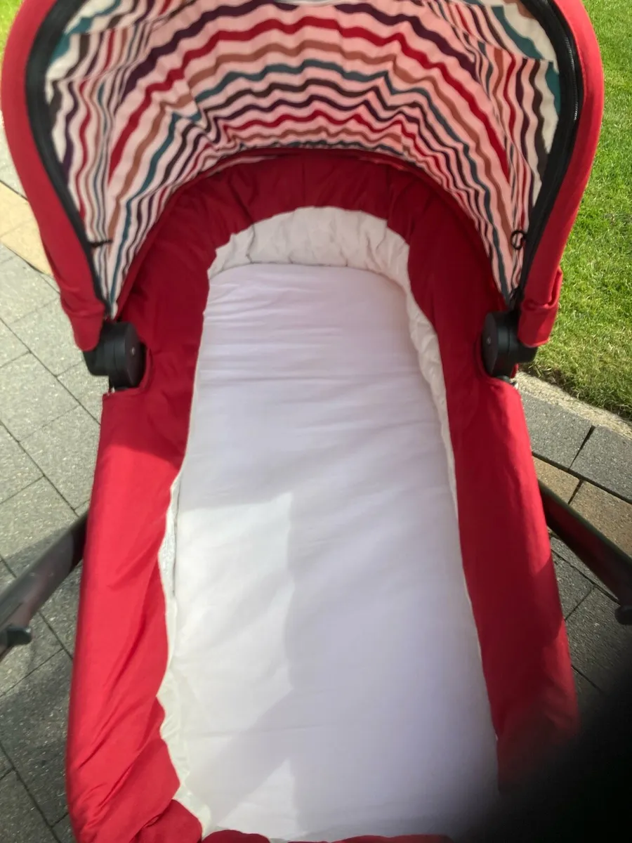 Pram all in one travel system - Image 3