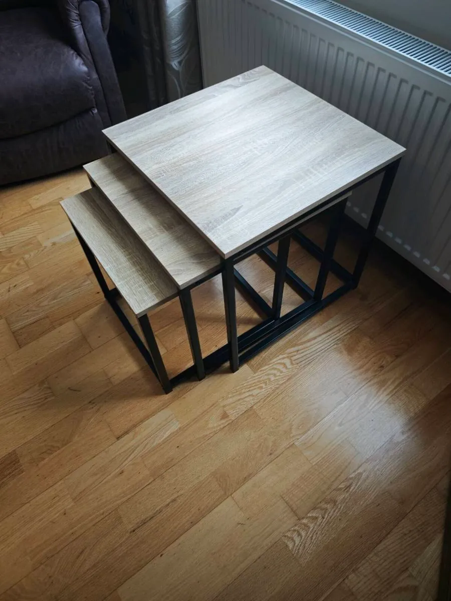 Nest of tables. - Image 1