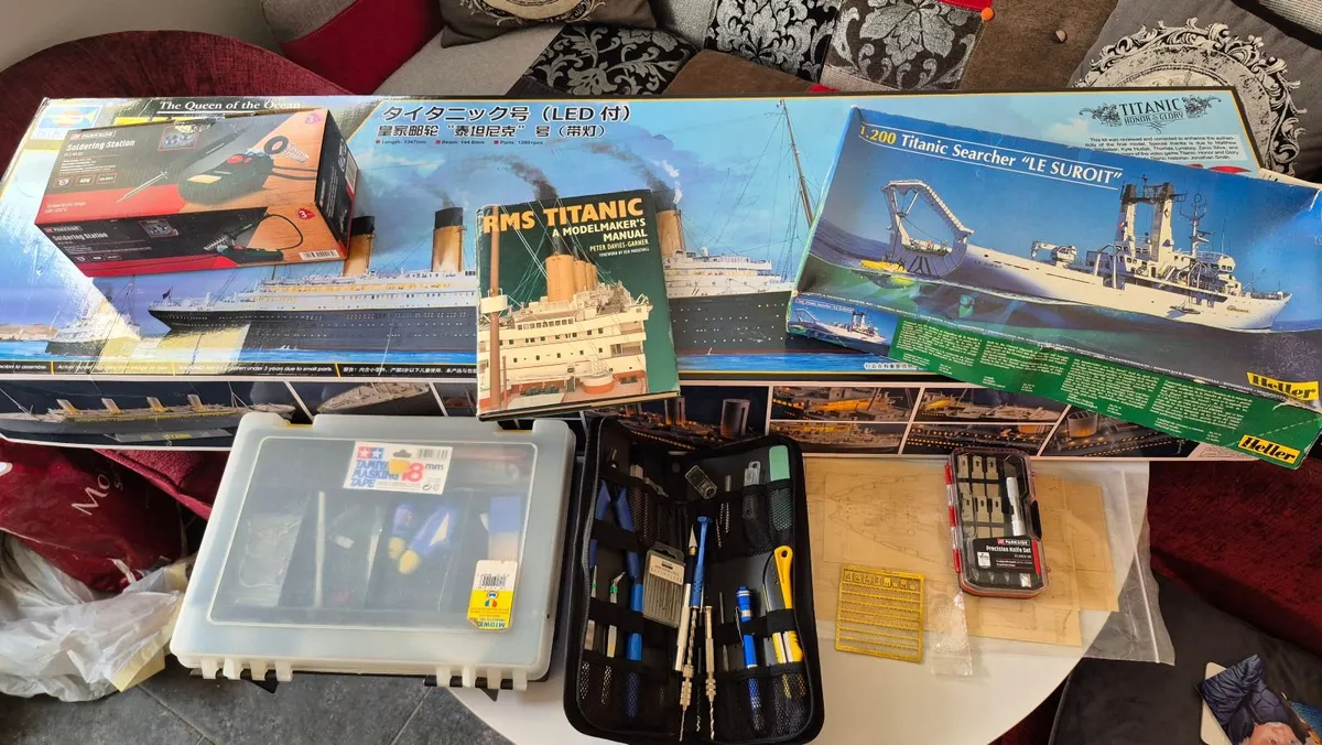 Trumpeter Titanic Model 1:200 + Extras - Image 1