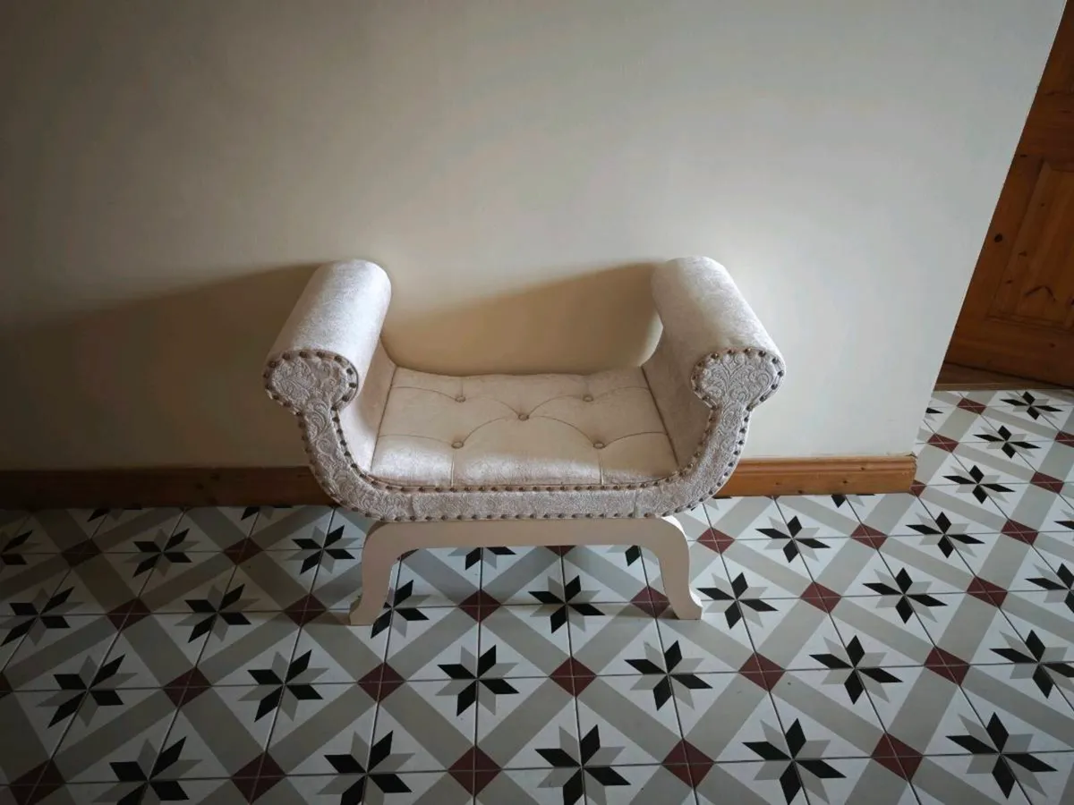 Chaise Lounge - Image 1