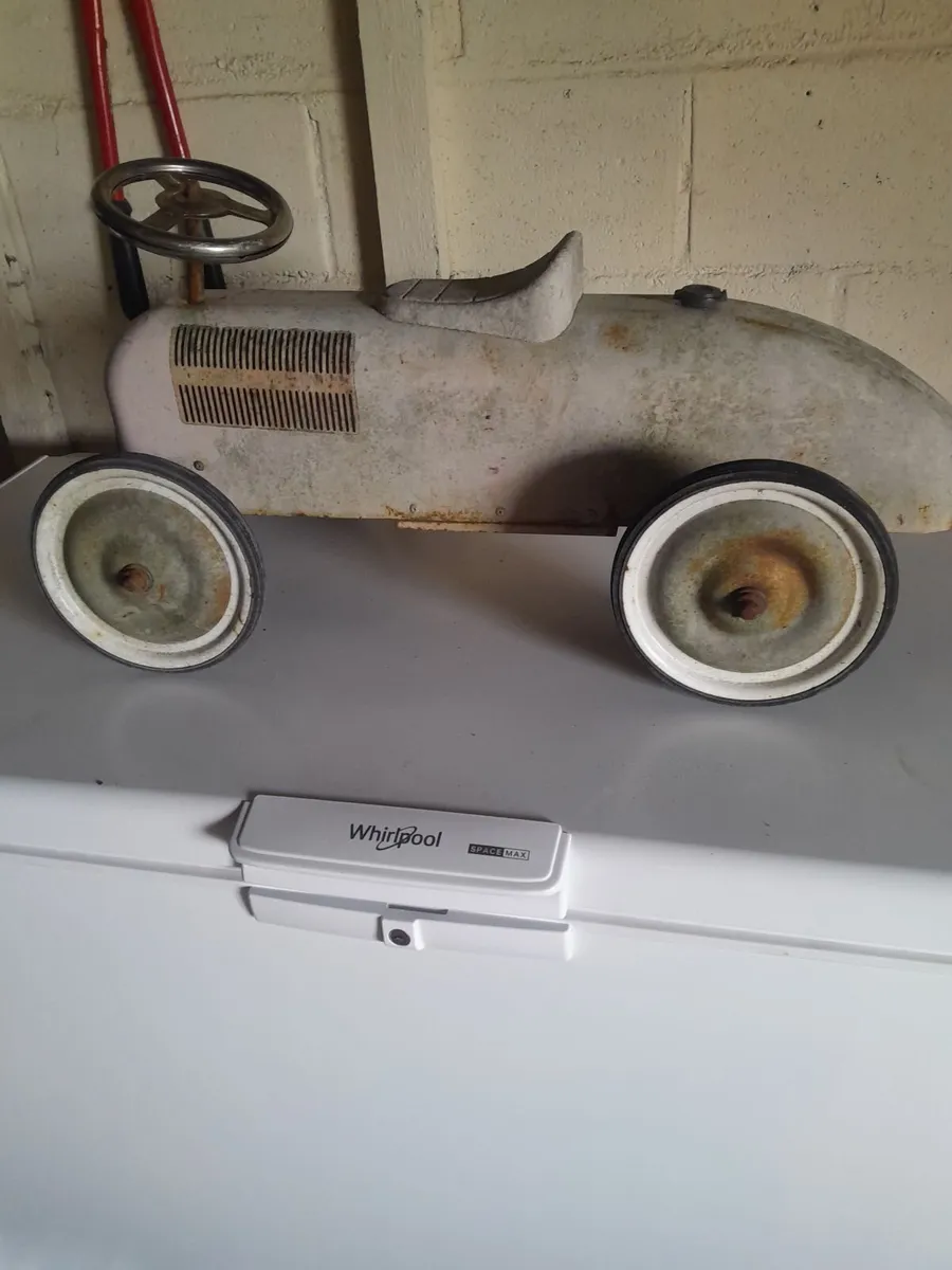 1980 s child's  tinplate rideon racing  car - Image 1