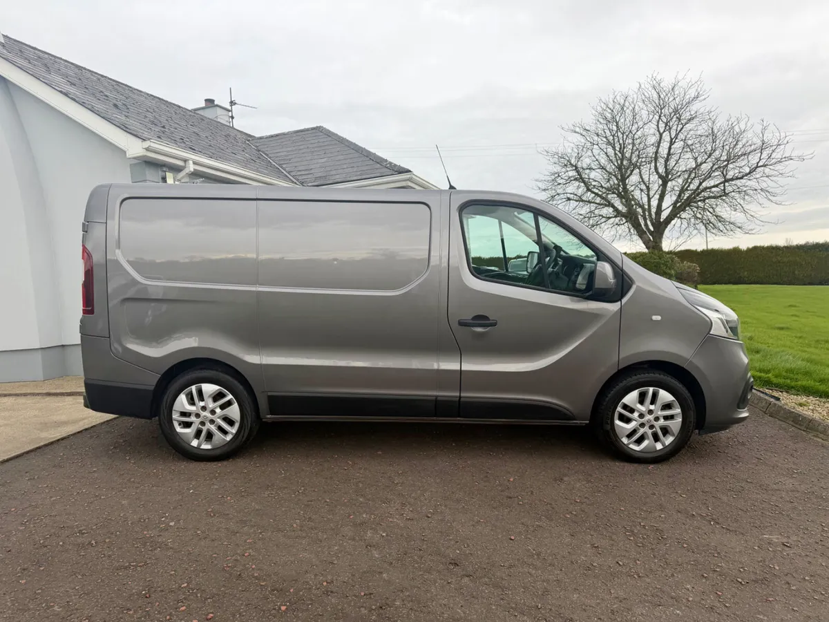 (NO VAT) 2017 Renault Trafic Sport 1.6 DCi - Image 4